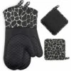 HKLFFJA Silicone Gants De Cuisine, Gants De Barbecue Résistant à Chaleur 1 Paire Et 2 Maniques, Parfait Pour Grill BBQ Cuisine Four De Cuisson (Black)