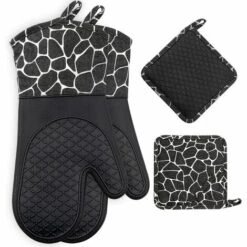 HKLFFJA Silicone Gants De Cuisine, Gants De Barbecue Résistant à Chaleur 1 Paire Et 2 Maniques, Parfait Pour Grill BBQ Cuisine Four De Cuisson (Black)